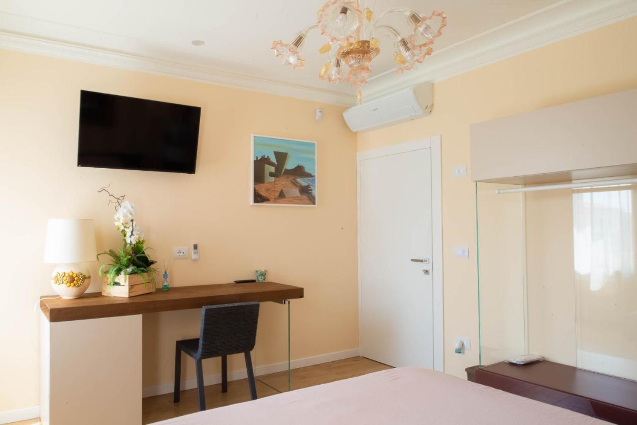 Bed & Breakfast Little House 3*