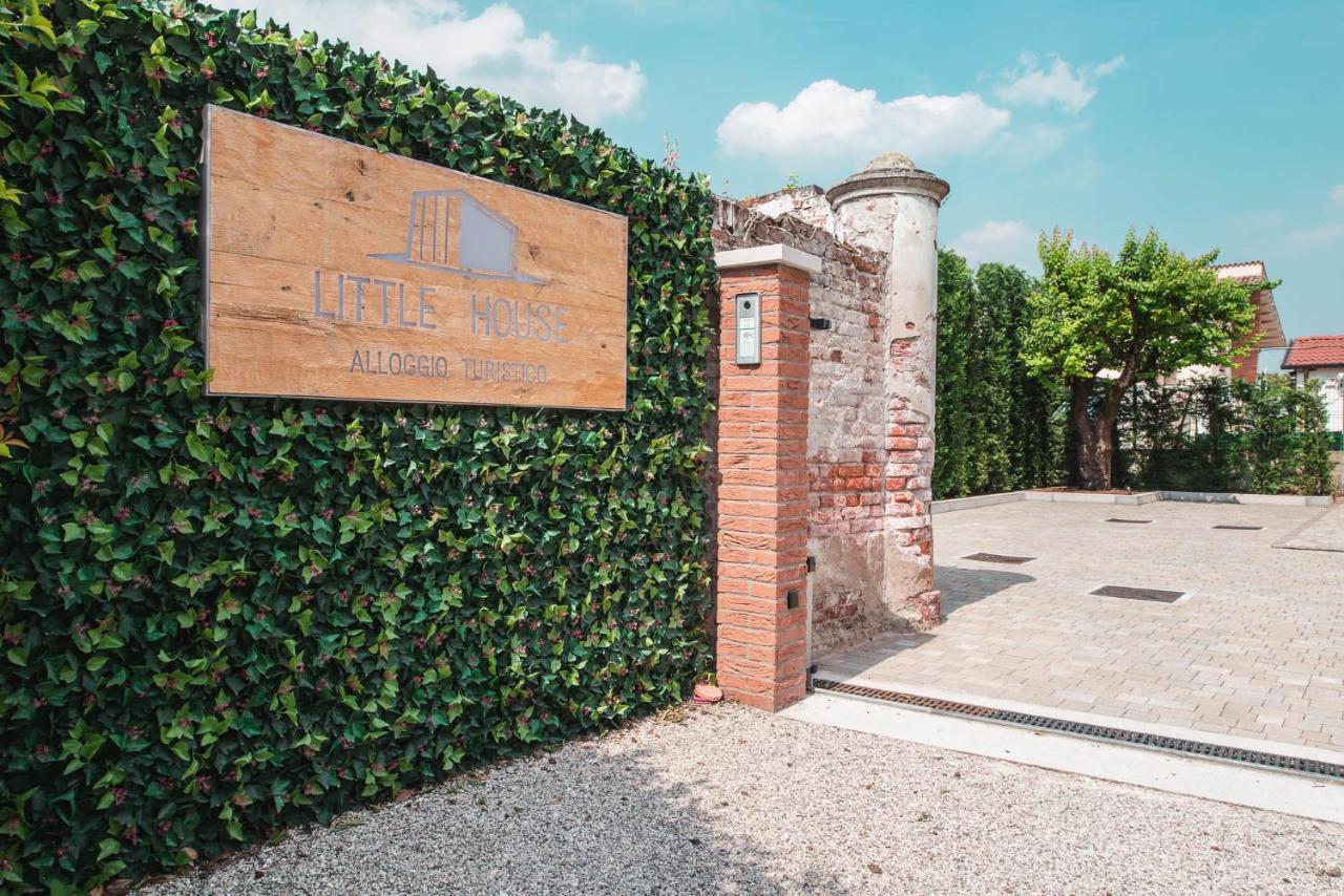 Bed & Breakfast Little House 3*